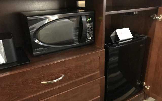 Best Western Plus Winnipeg Airport Hotel