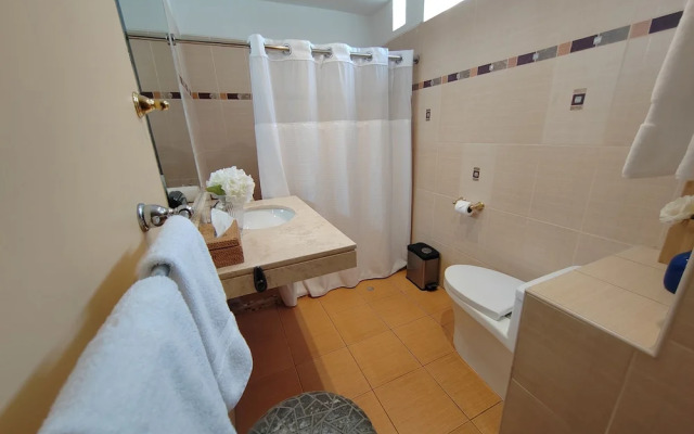Ana Frank Boutique Hotel