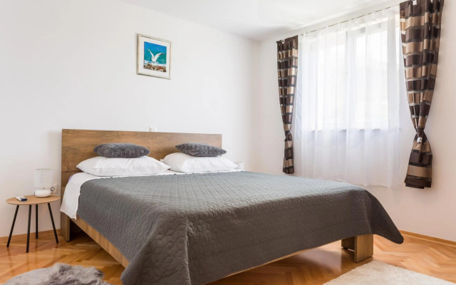 Apartments Lidija - see view with private hot tub and split level apartment with garden