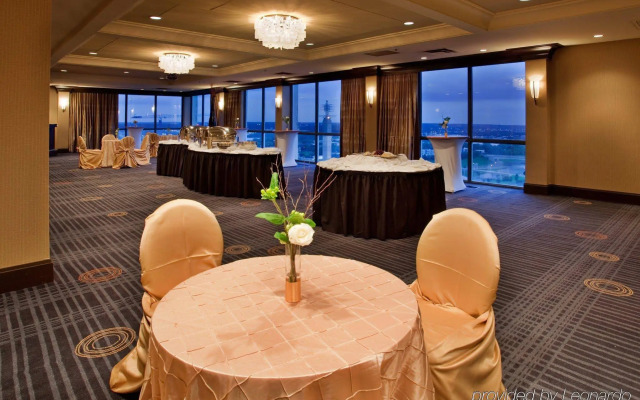 Crowne Plaza Kansas City Downtown by IHG