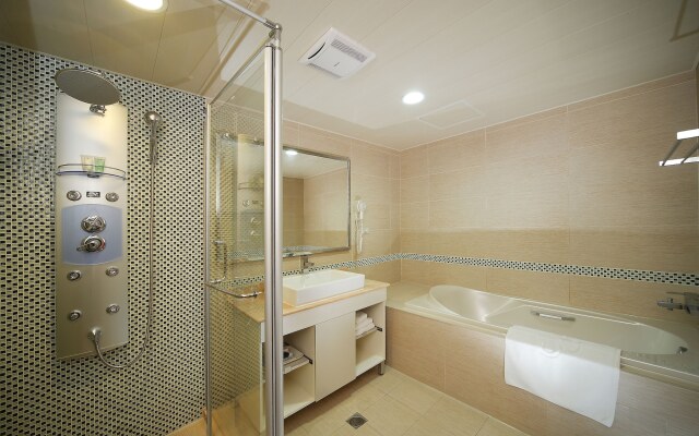 Noble Hotel