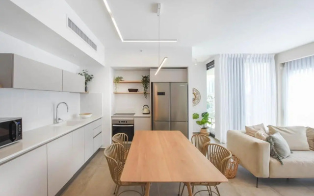 Incredible 2BR in Geula by HolyGuest