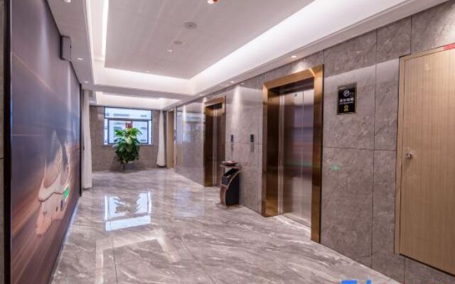 Yizhe Hotel (Ningming)