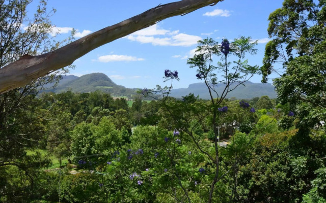 Treetops - Newly renovated, in the village!