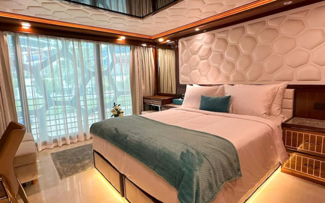 Orchid Overnight Superyacht