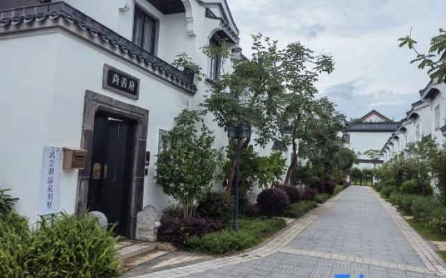 Jiuchonghu Hakka Hot Spring Courtyard