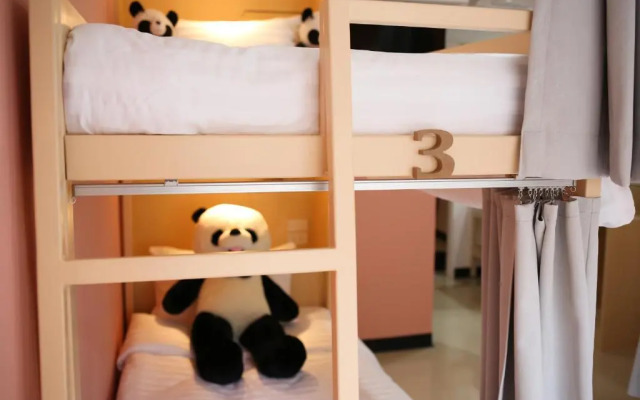 Lucky Panda Hotel