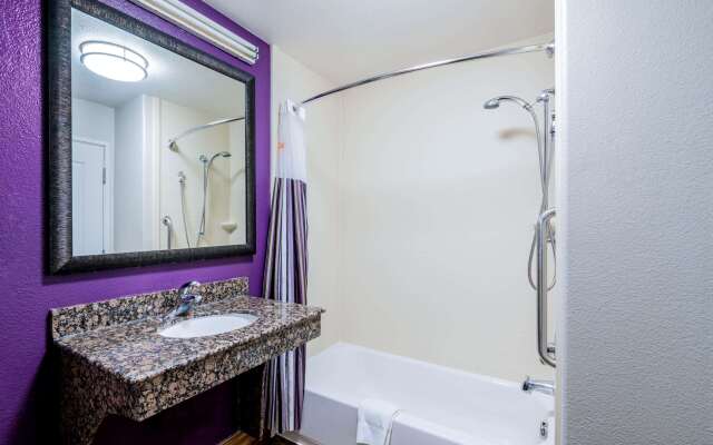 La Quinta Inn & Suites by Wyndham DFW Airport West - Bedford