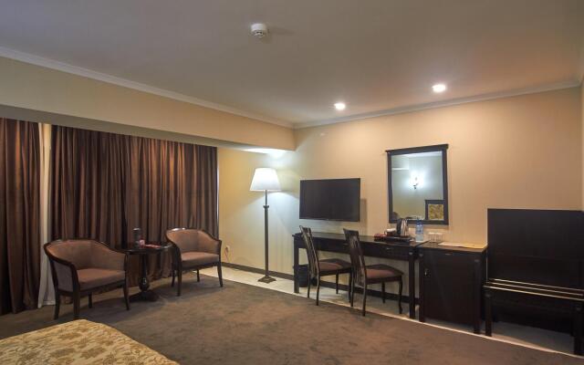 Grand Mir Hotel