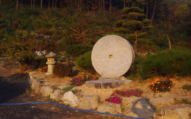 Seosan Pinehealing Pension
