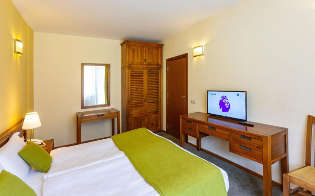 Yanakiev Club Hotel