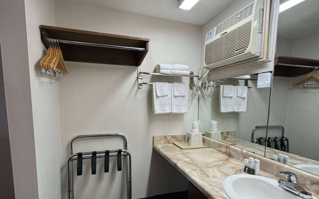 Super 8 by Wyndham Guelph