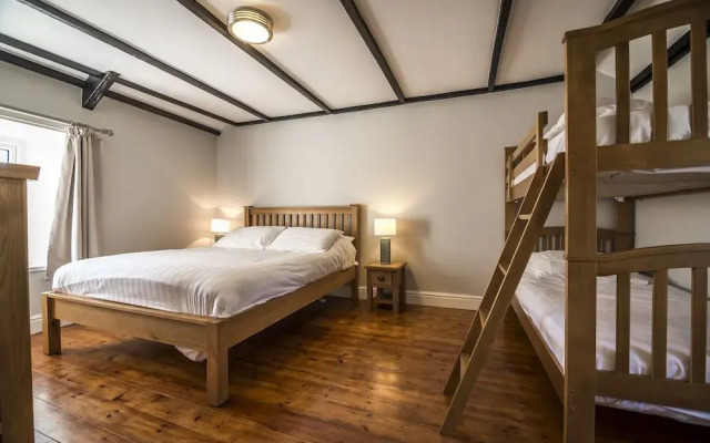 Barn Conversion - Hot Tub - Penally