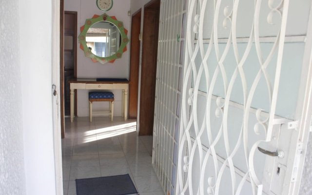 Apartment With 2 Bedrooms in Pereybere, With Enclosed Garden and Wifi