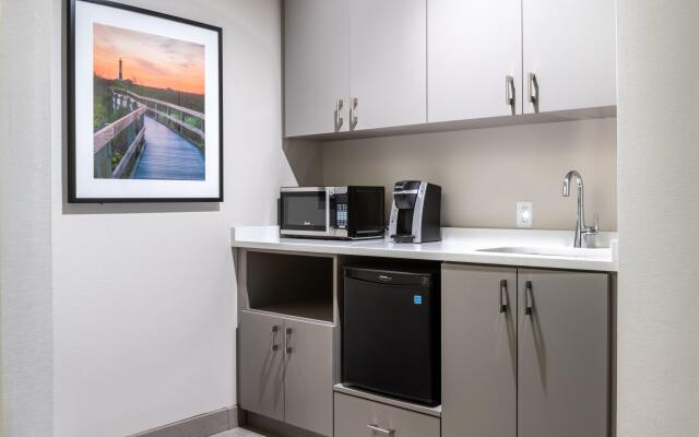 Holiday Inn Long Island-Islip Arpt East by IHG