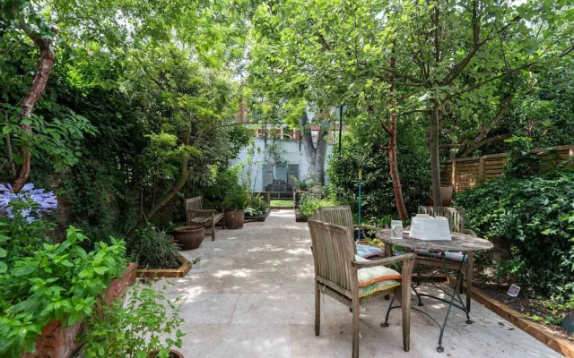 Comforting Clapham Home By The Overground Station