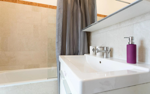 Lovely Two Level Apartment For Families