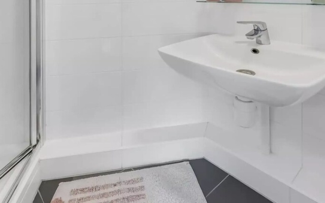 Student only Modern Studio at White city
