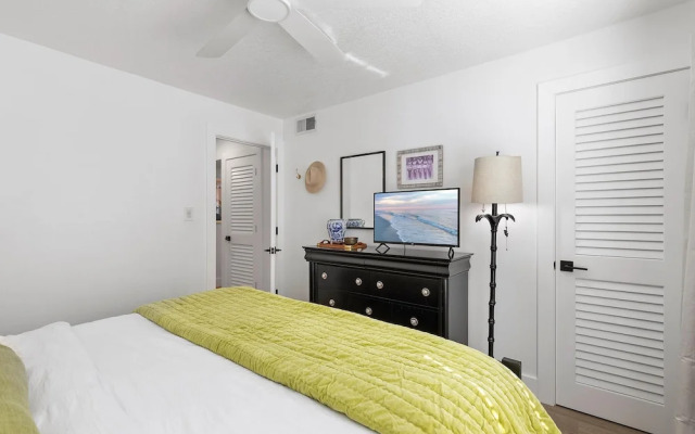 Colony Beach Club 122