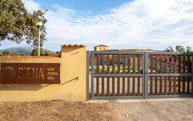 S'ena Hotel