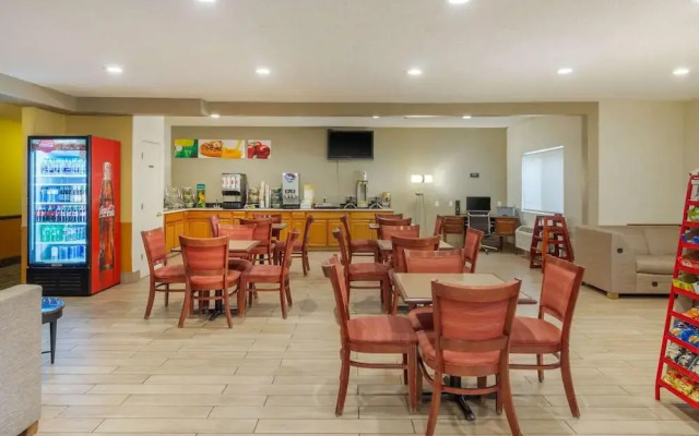 Spark by Hilton Lakewood Denver Southwest