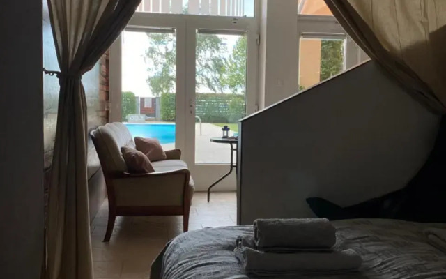 Viktória ~Vízparti ~ Medencés ~ Apartman
