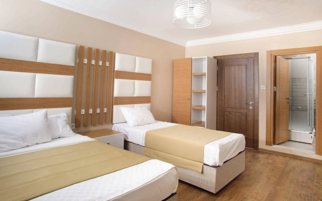 La Pazza Suites Hotel