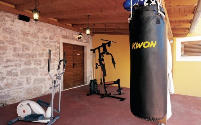 Amazing Home in Pakostane With Wifi and 5 Bedrooms