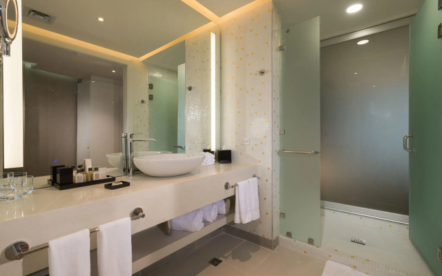 Las Americas Golden Tower Panama