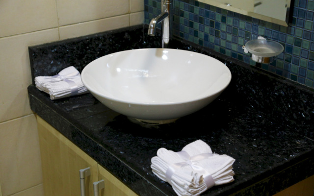 Luxury Stay at the Palm Shoreline Dubai