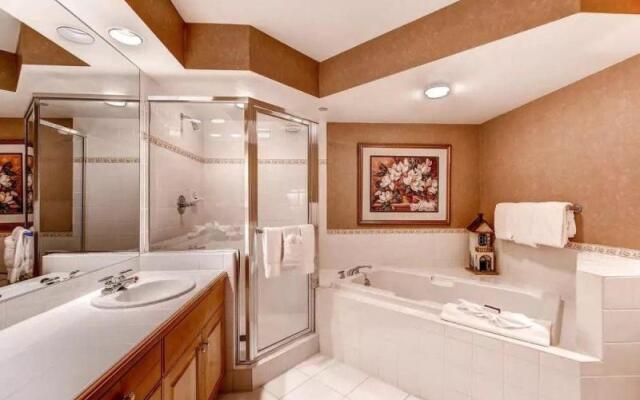 Ski, in Ski out 3 Bedroom Vacation Condo with Resort Amenities