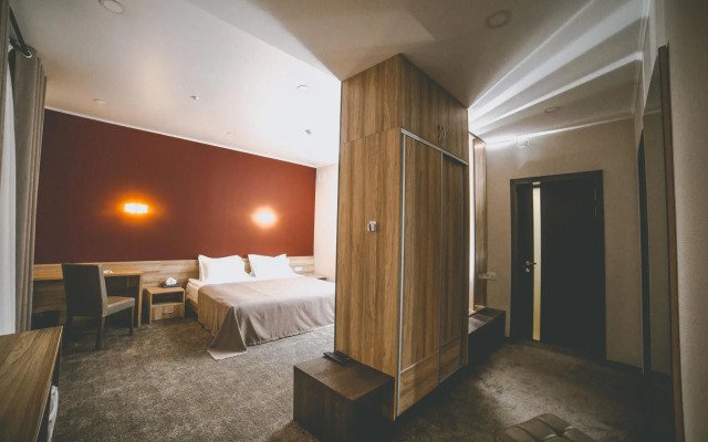 Lumarc Hotel