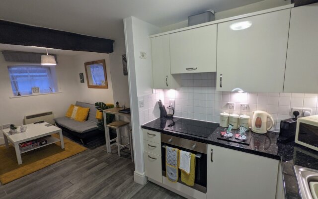 Cosy Riverside Apartment - Woodsmill Quay Free Parking