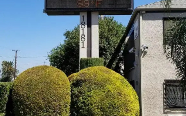 Sierra Crossing Motel