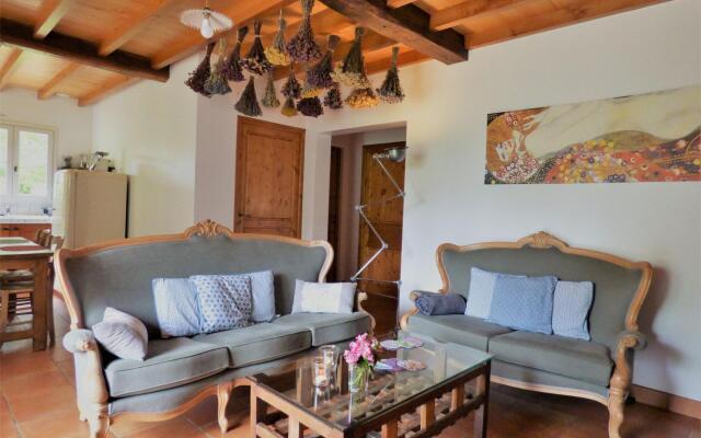Charming house with private spa and terrace near Duras