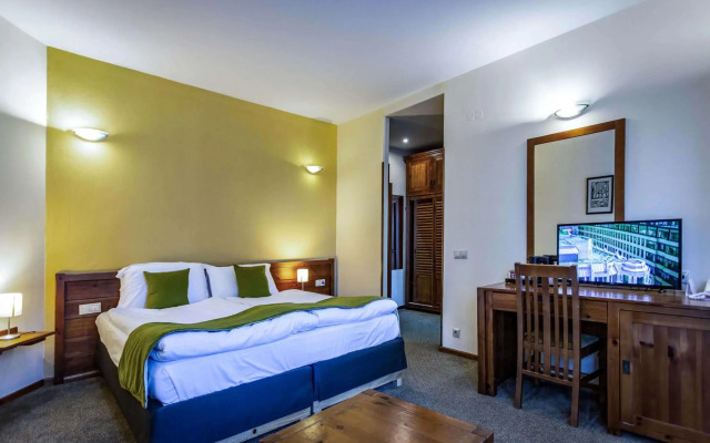 Yanakiev Club Hotel