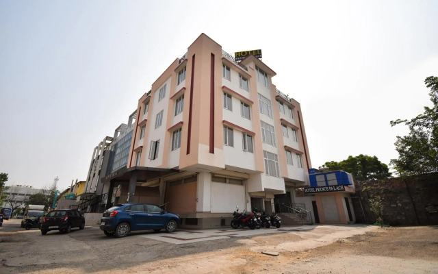 Flagship 76012 Hotel Grand Decor