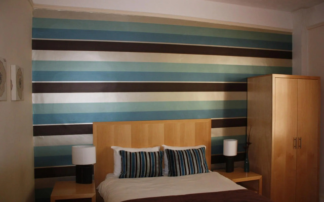 The Warwick Arms Hotel