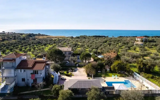 Beachfront Luxury Villa-private Pool Garden Heaven