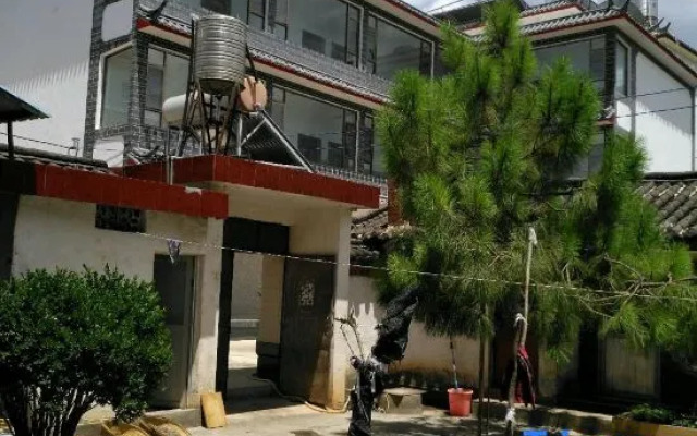 Yulong Hongyuezhuang Inn