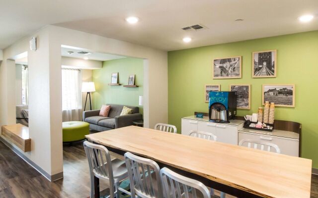 WoodSpring Suites Lake Jackson