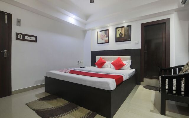 Oyo 23403 Hotel Rashmi