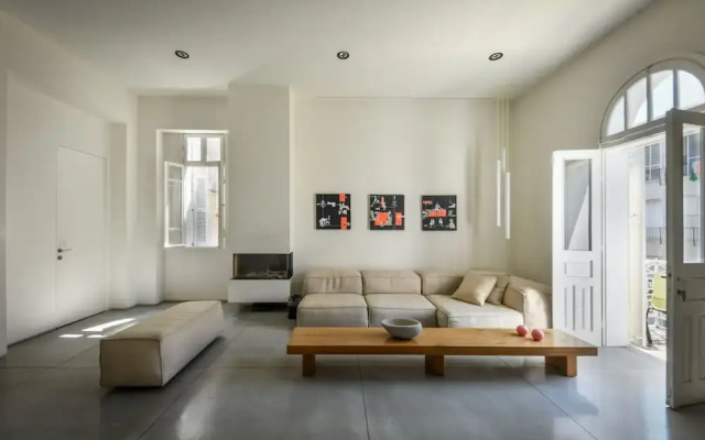 Modern & Bright 3BR apt with 2Balconies