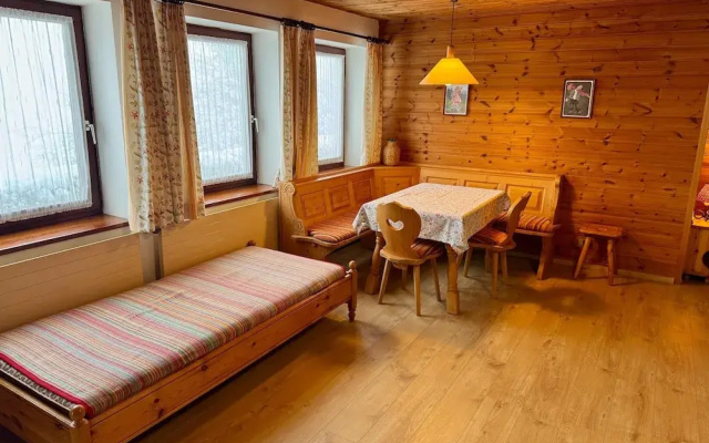 Farmhouse Near Afritzer See & Verditz Trails