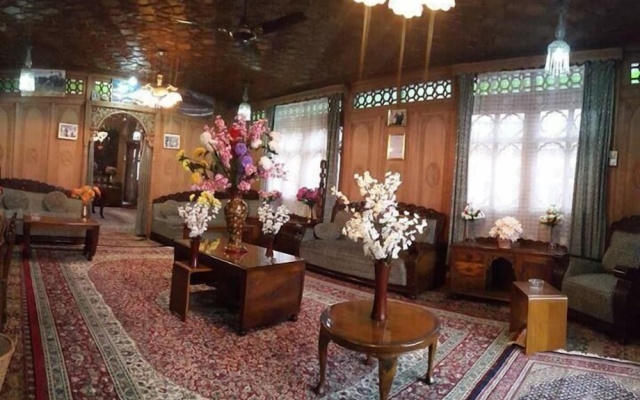 Houseboat Prince Of Bombay – Lobby – Srinagar