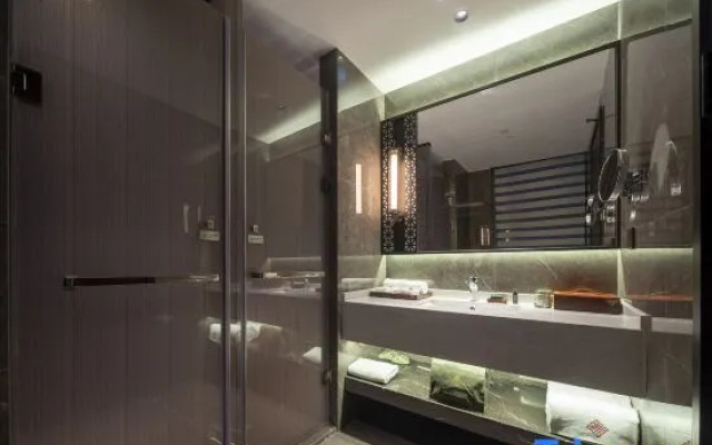 QIANNAHOTEL SPLENDOR（Zhengzhou East Railway Station Longzihu University District）