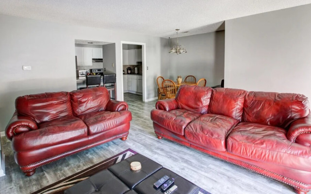 2 Bedroom, Churchill Downs Court