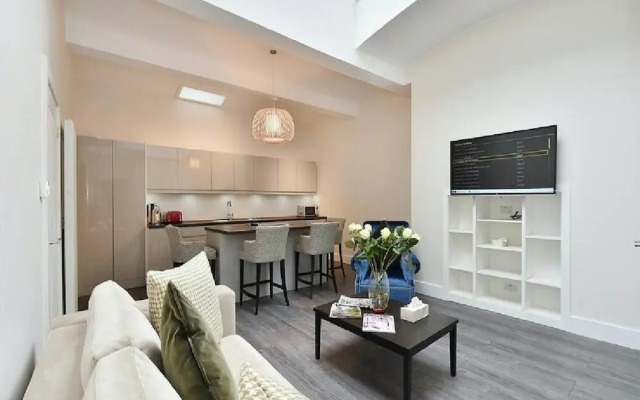 South Kensington Flat 3 Bedrooms & Outdoor Terrace