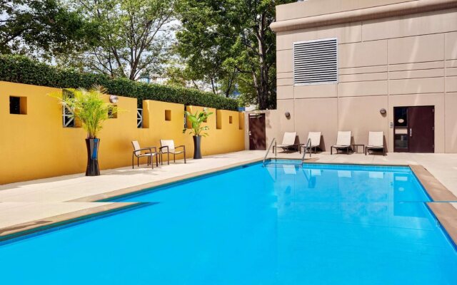 DoubleTree by Hilton Charlotte Gateway Village