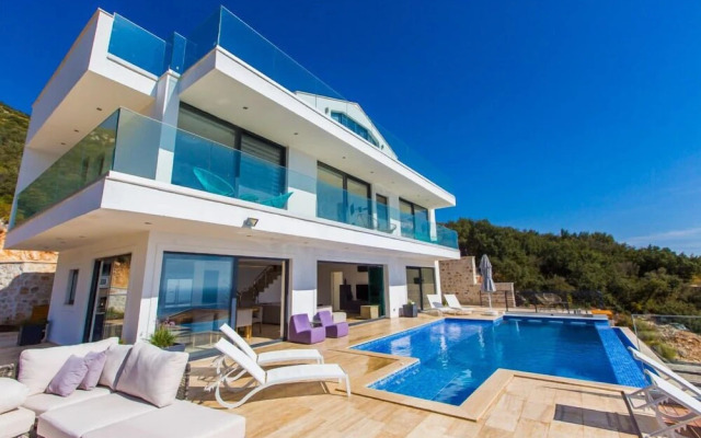 Villa Marvellous by Akdenizvillam